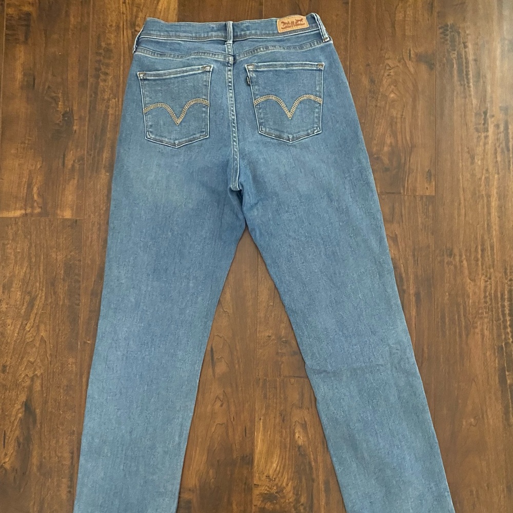 Levi Jeans - Picture 2 of 8